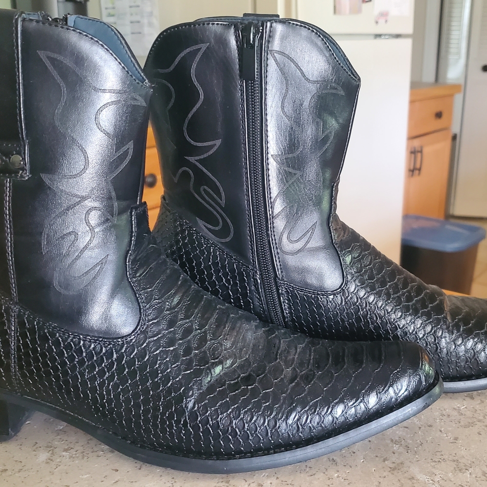Black Faux Leather Snakeskin Boots Size 9